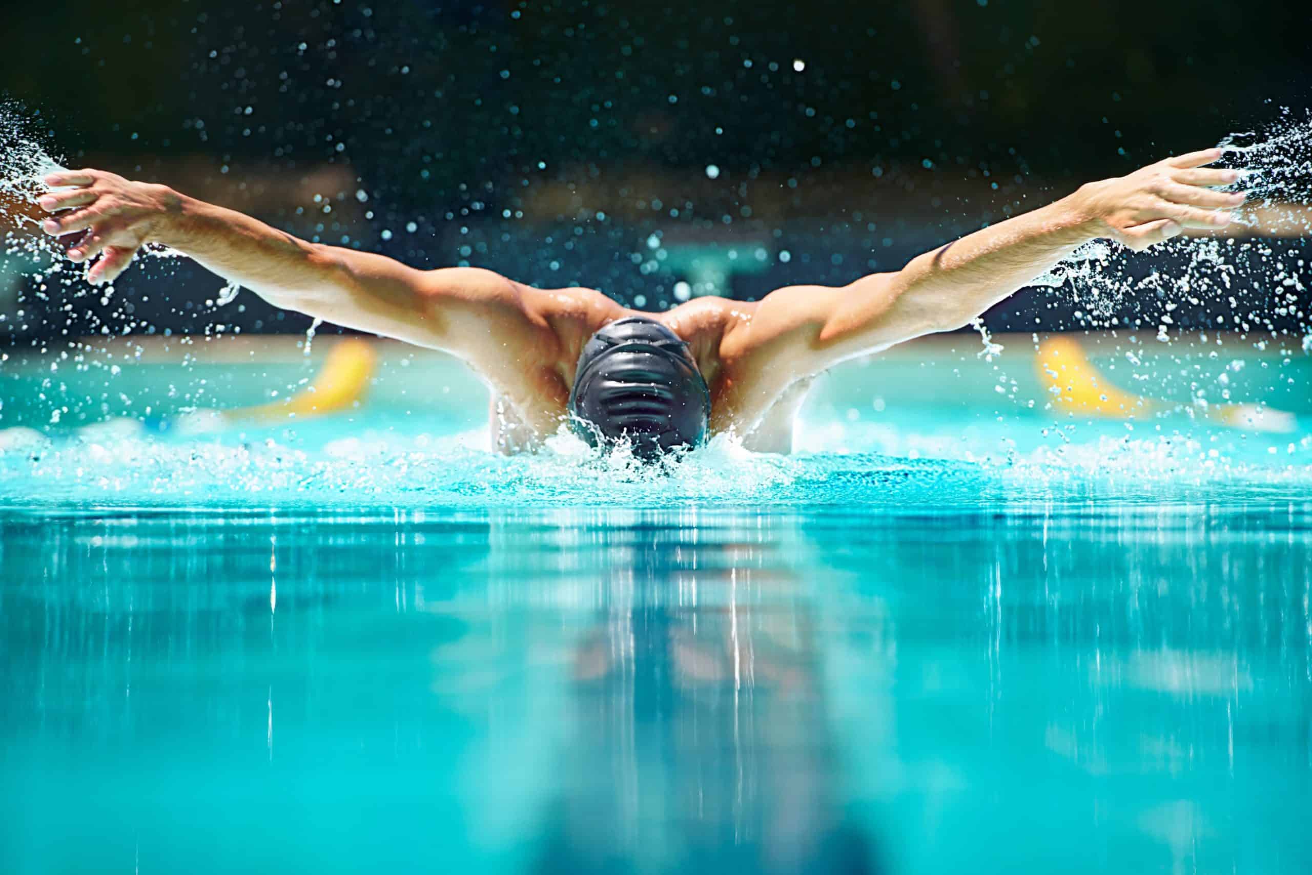 Entrenamientos en piscina para nadadores y deportistas