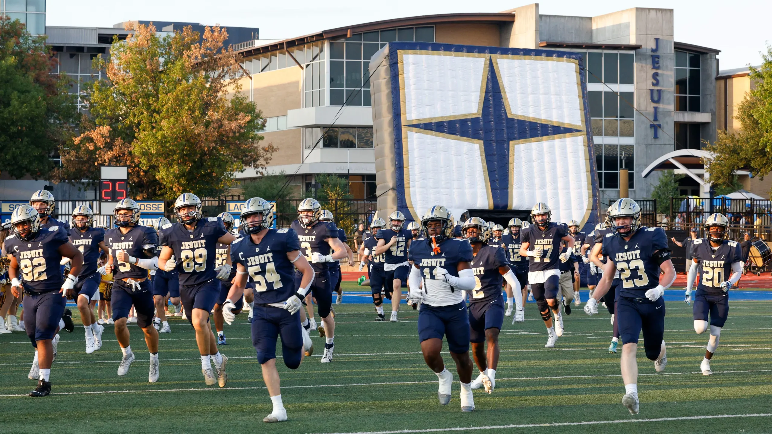 Gestiona <span class="gradient-text--primary">Grupos Grandes</span> con <span class="gradient-text--primary">Control Total</span>